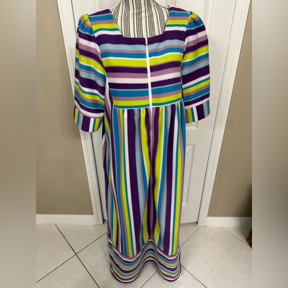 Vintage zip up cozy, fleece robe